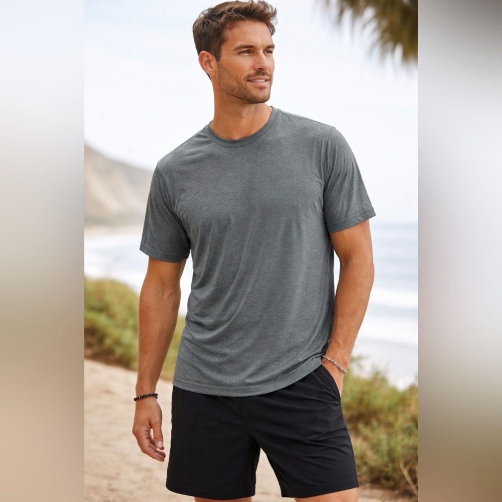Vuori Men's Active Shirt size Large Quiet Luxury Athleisure